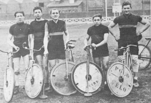 Edmond Frans (middle) and his first team Vitry
